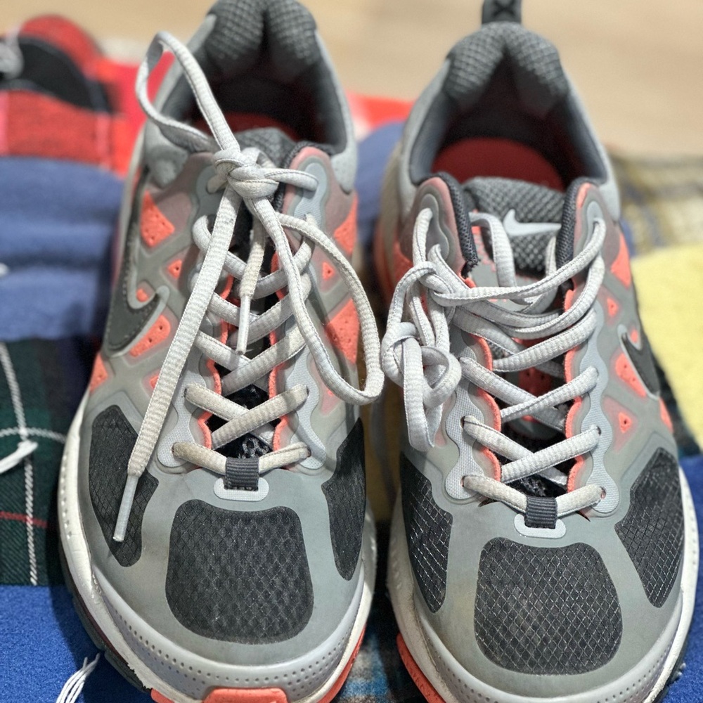 Youth size 6 Air max